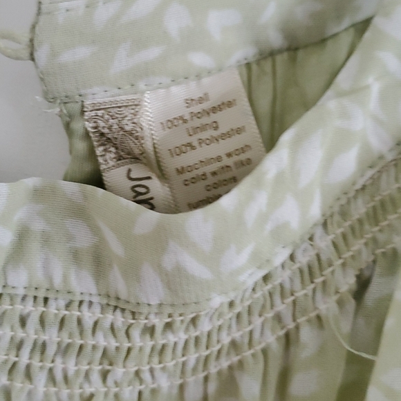 Spring dress - Picture 2 of 3